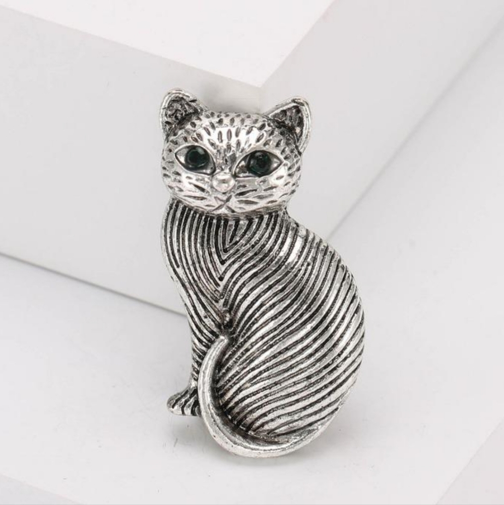 Sweet little cat broach; green zirconia eyes; silver metal; 1.3"H x .67"W; nwot - Picture 4 of 7